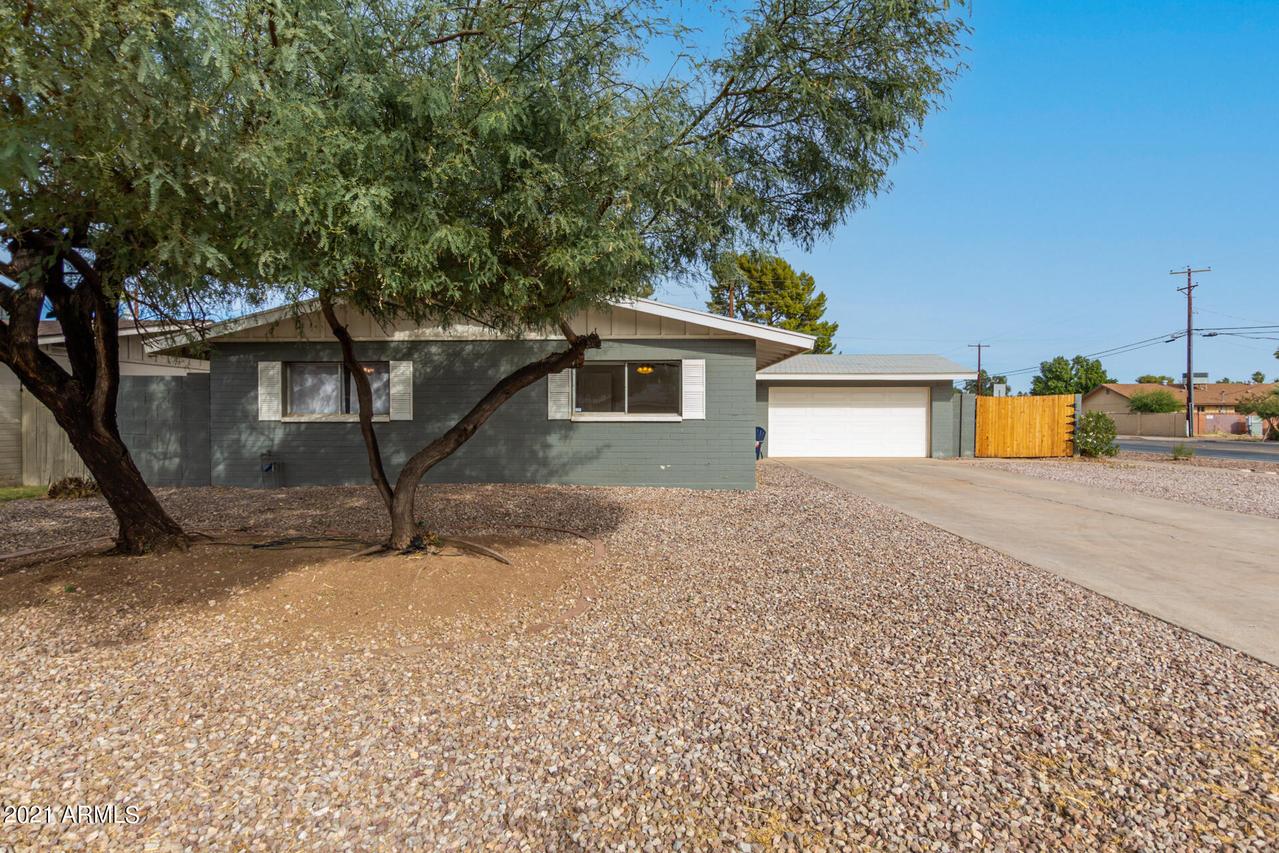 238 E Manhatton Dr., Tempe, AZ 85282