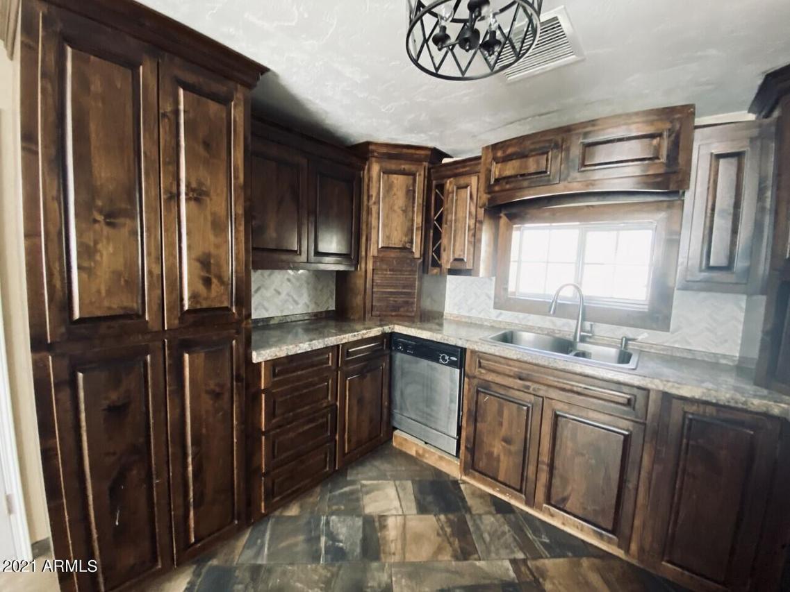 1522 E 9th St., Douglas, AZ 85607