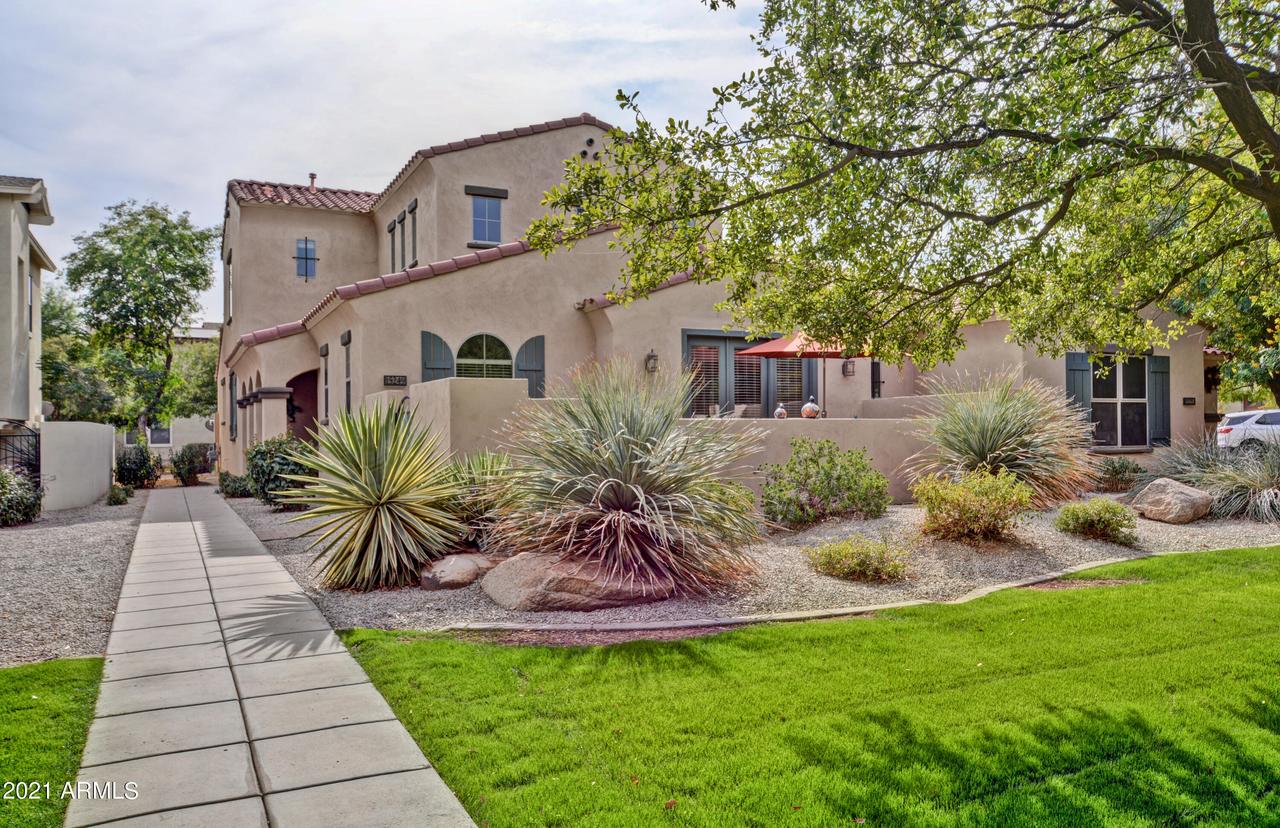 15249 W Old Oak Ln., Surprise, AZ 85379