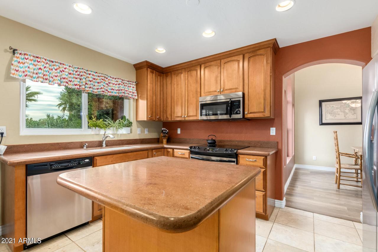 2409 E Rockledge Rd., Phoenix, AZ 85048