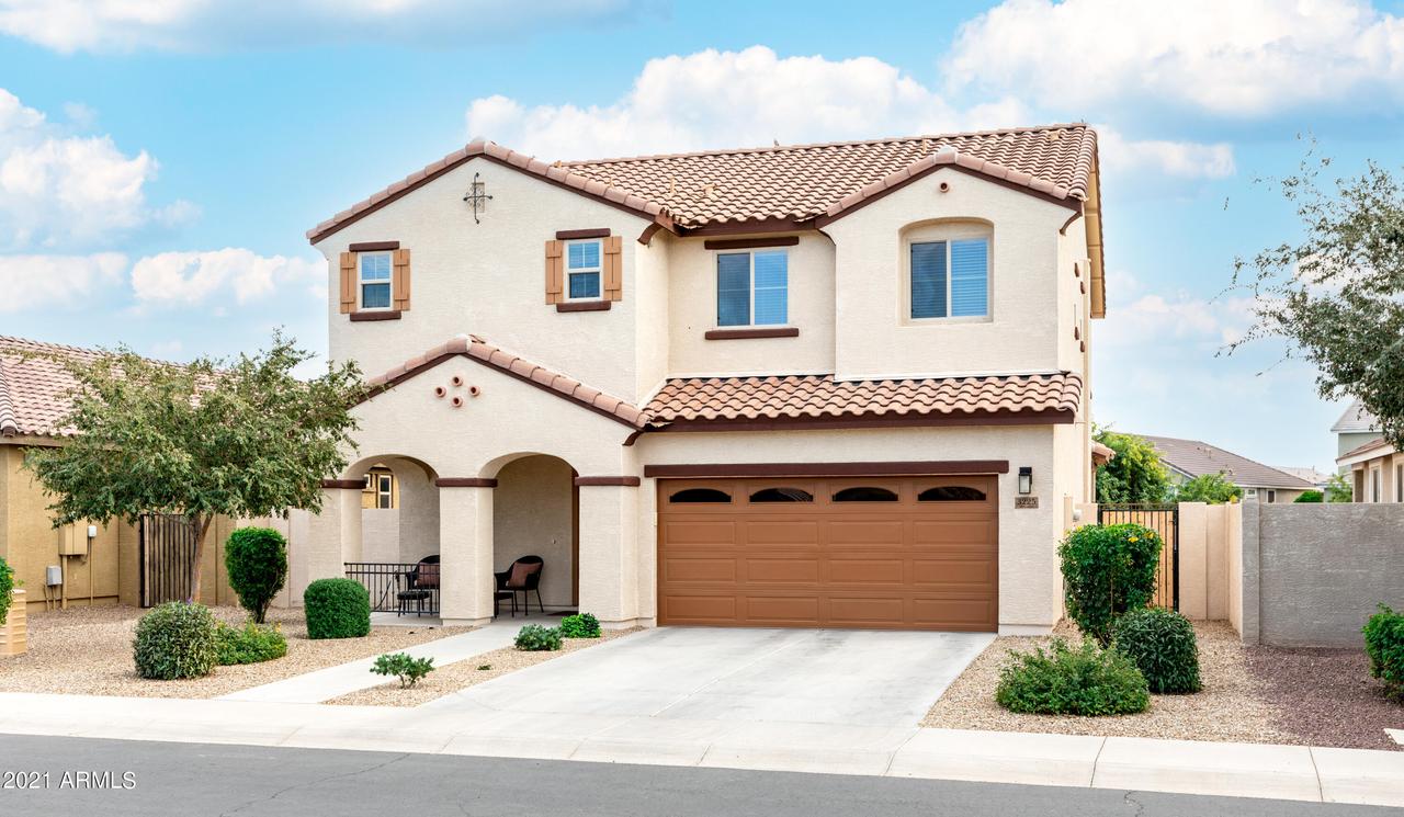 3225 E Regina St., Mesa, AZ 85213