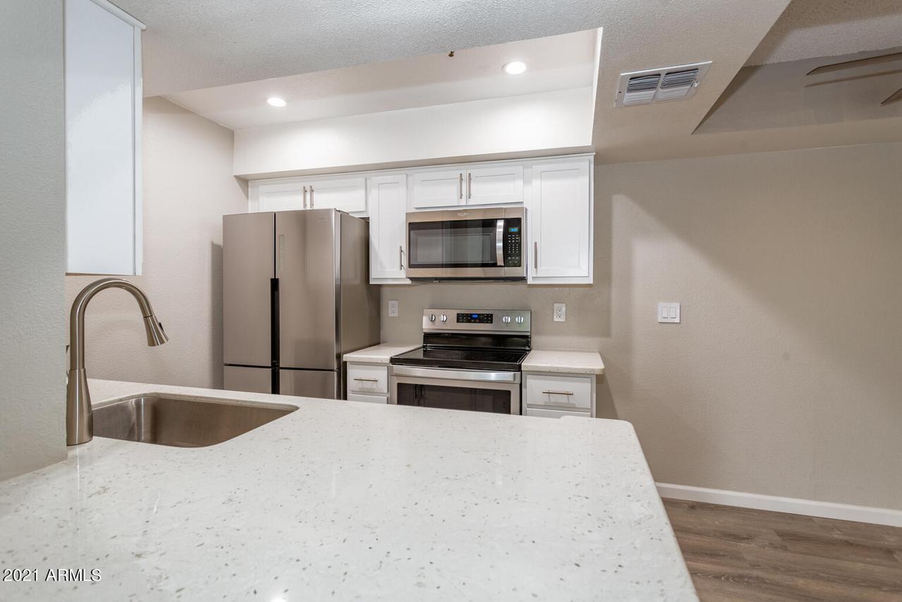 4444 E Paradise Village Pkwy. #106, Phoenix, AZ 85032