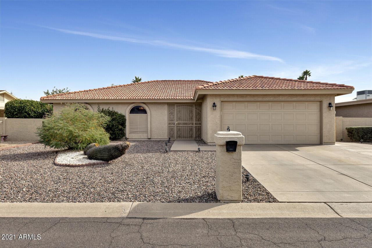 26433 S Lakewood Dr., Sun Lakes, AZ 85248