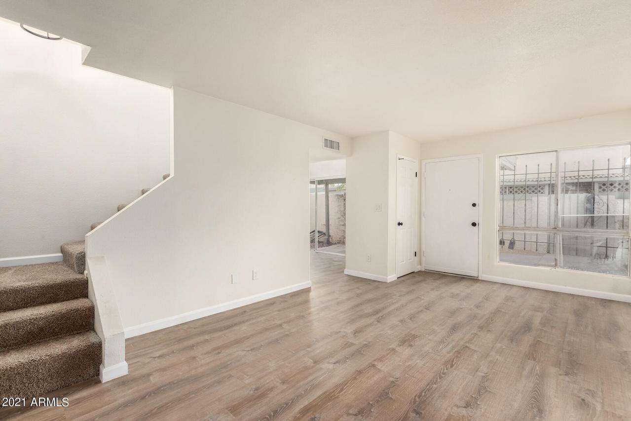 9067 N 52nd Ave., Glendale, AZ 85302