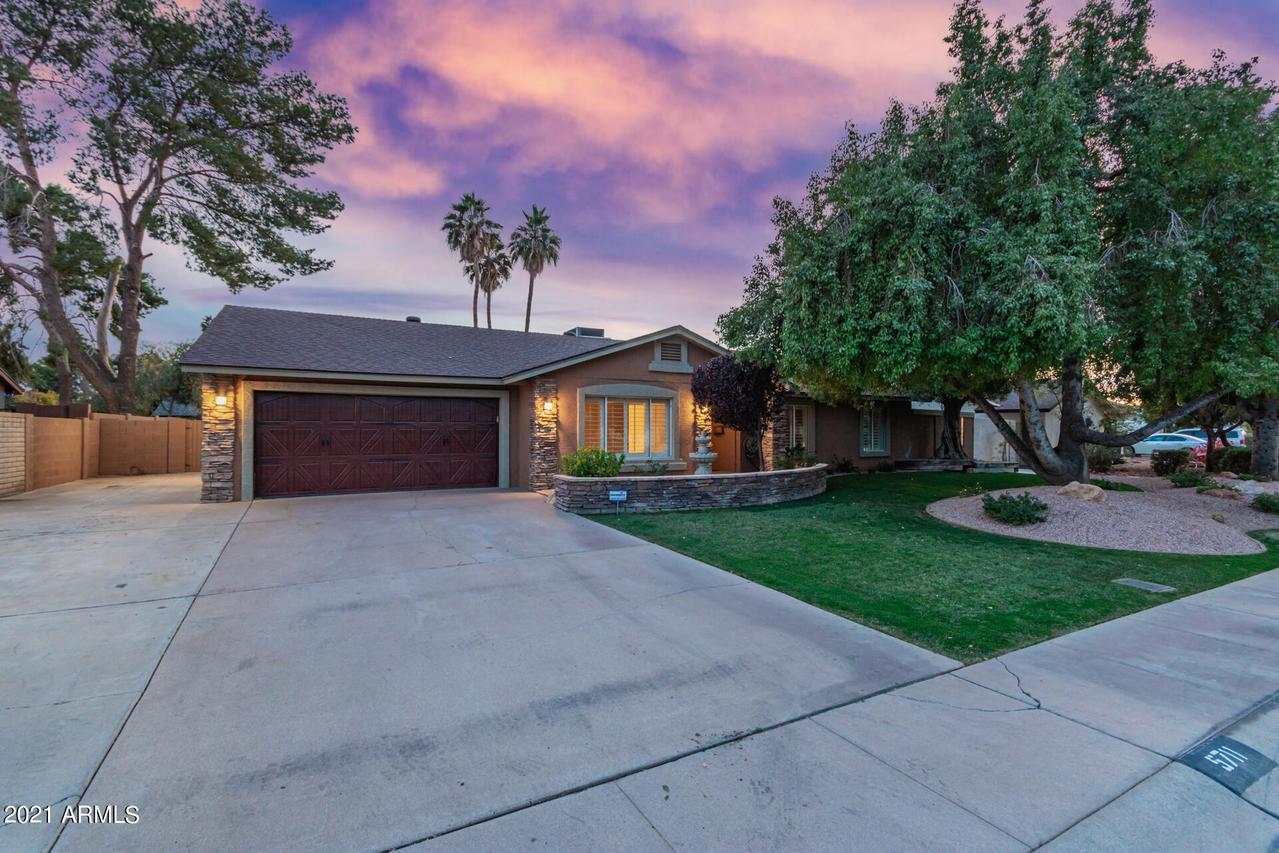 5711 W Laurie Ln., Glendale, AZ 85302