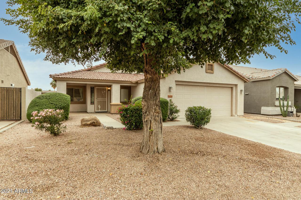 30768 N Royal Oak Way, San Tan Valley, AZ 85143