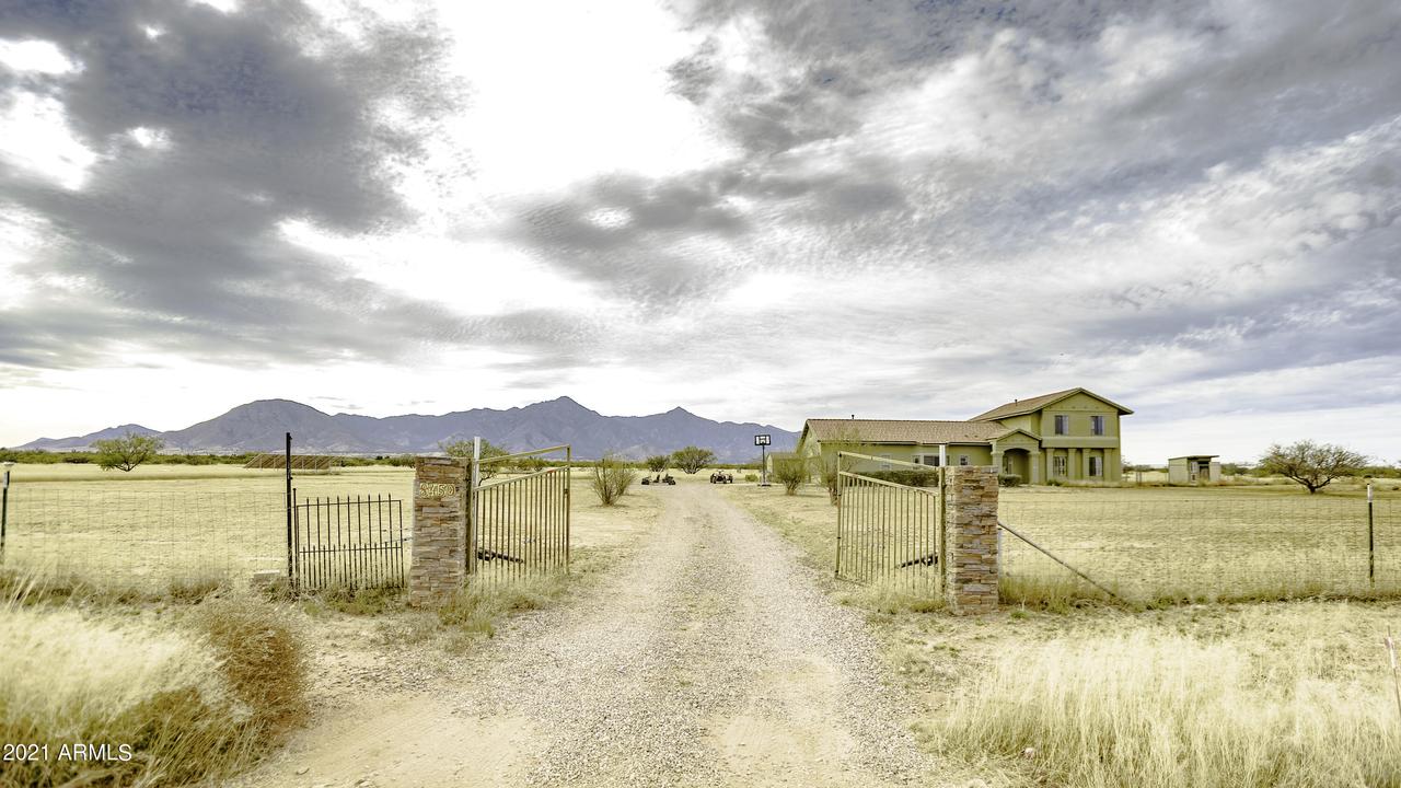 8450 S Calle Mia, Hereford, AZ 85615
