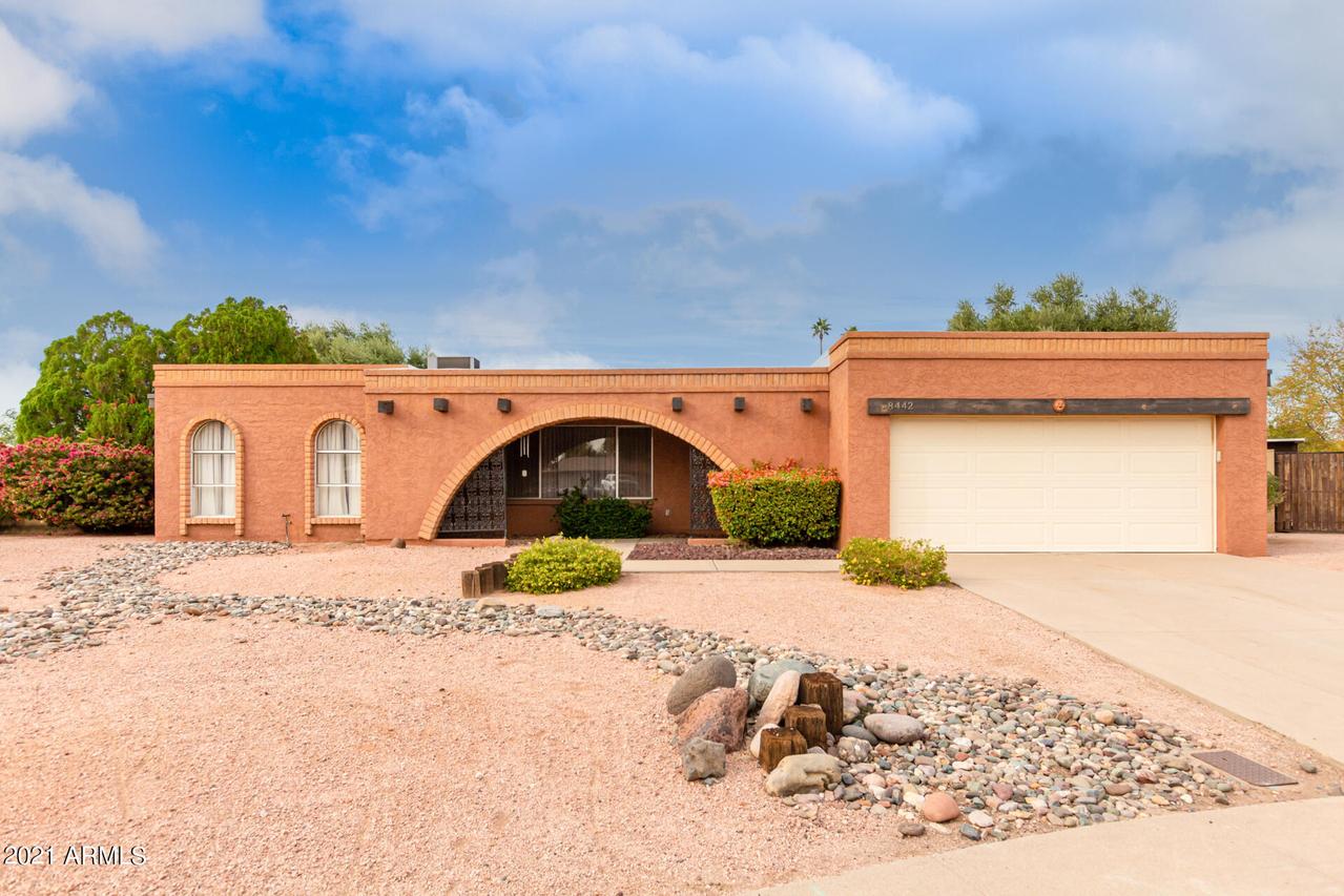 8442 N 48th Dr., Glendale, AZ 85302
