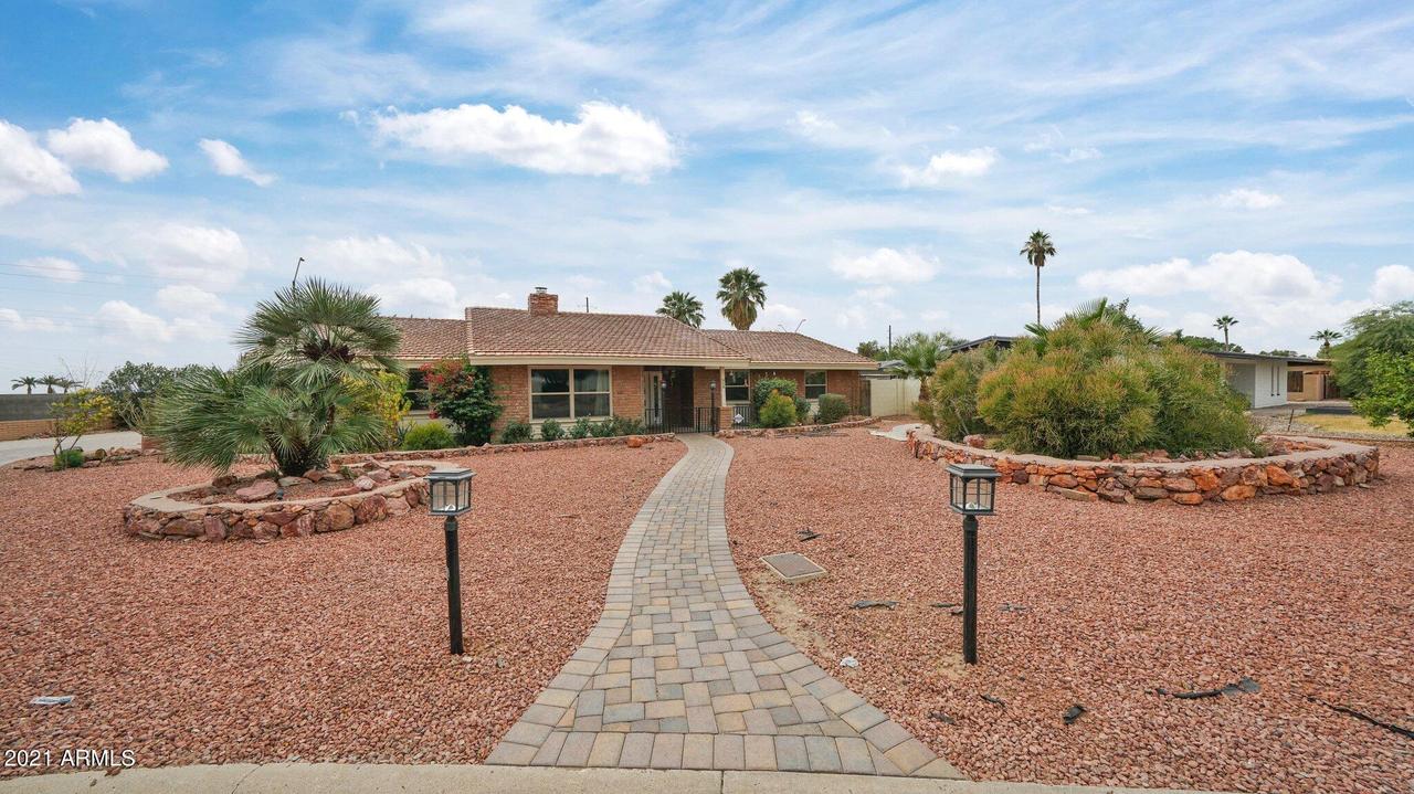956 Castillo Dr., Litchfield Park, AZ 85340