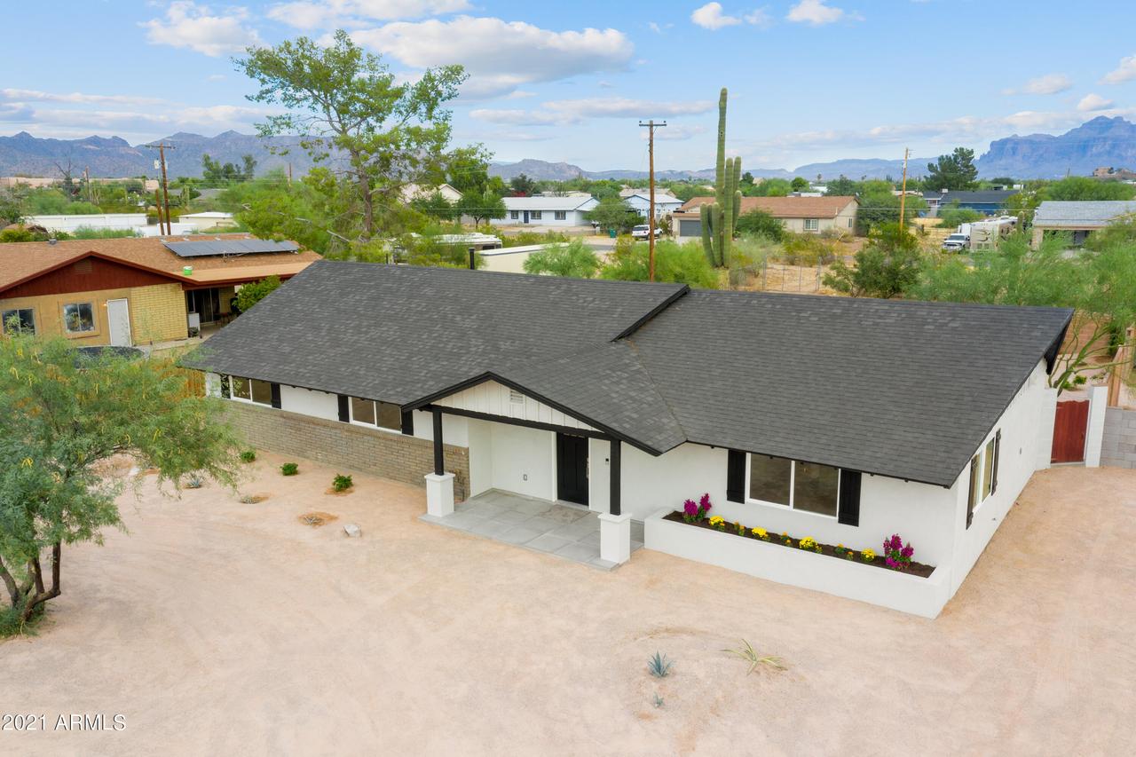 613 N Crismon Rd., Mesa, AZ 85207