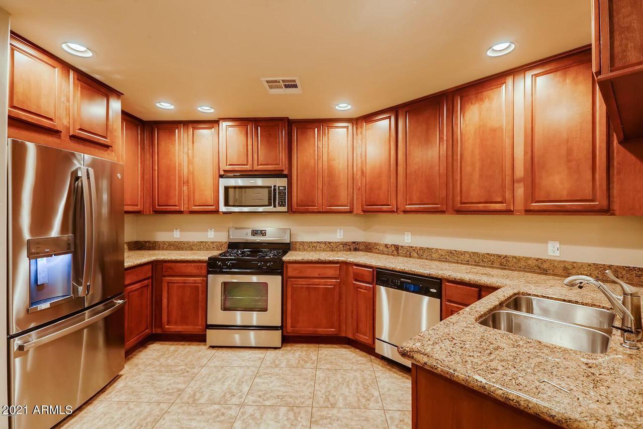 5450 E Deer Valley Dr. #2210, Phoenix, AZ 85054