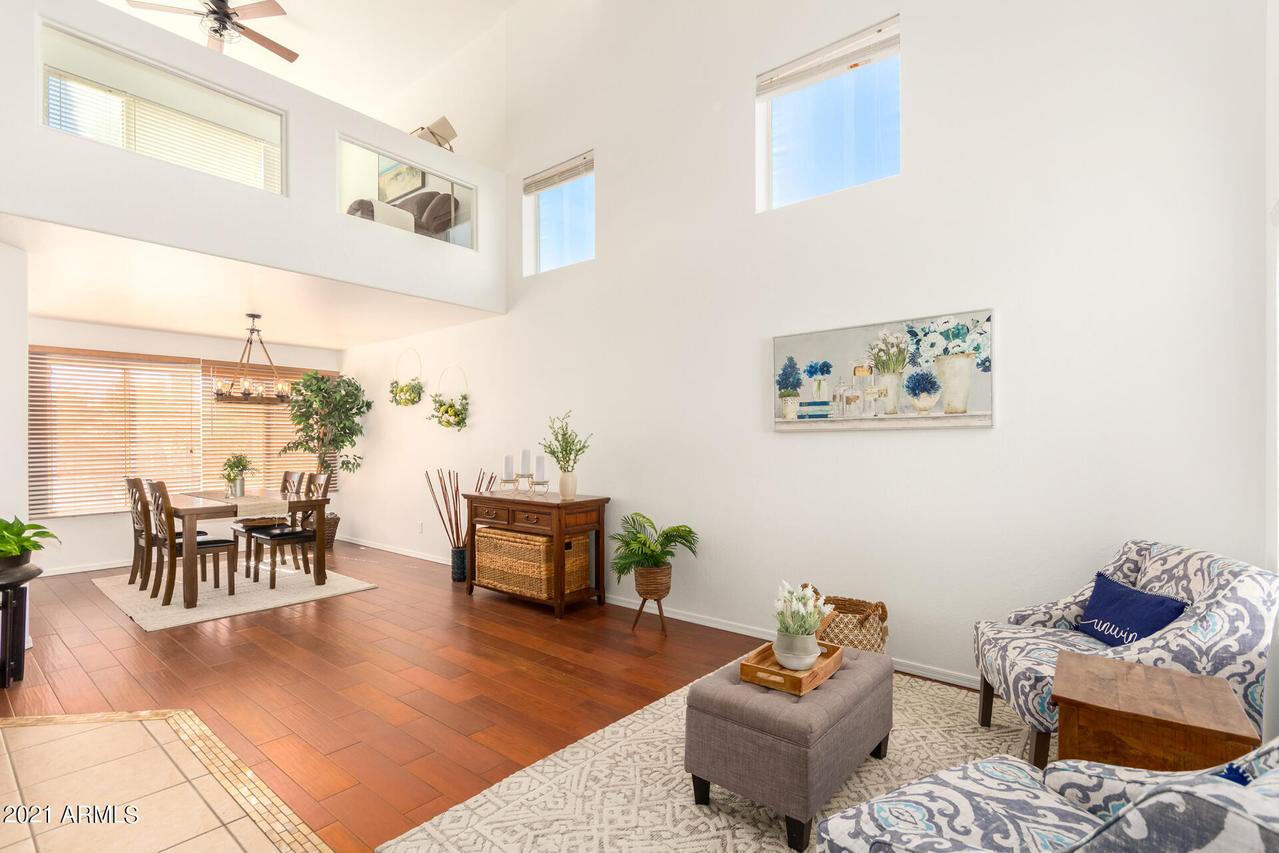 915 E Montoya Ln., Phoenix, AZ 85024