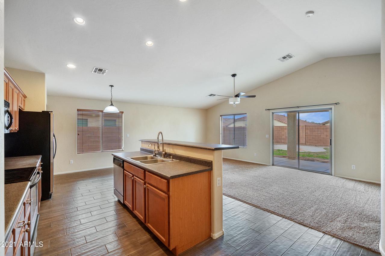 35468 N Shorthorn Tr., San Tan Valley, AZ 85143