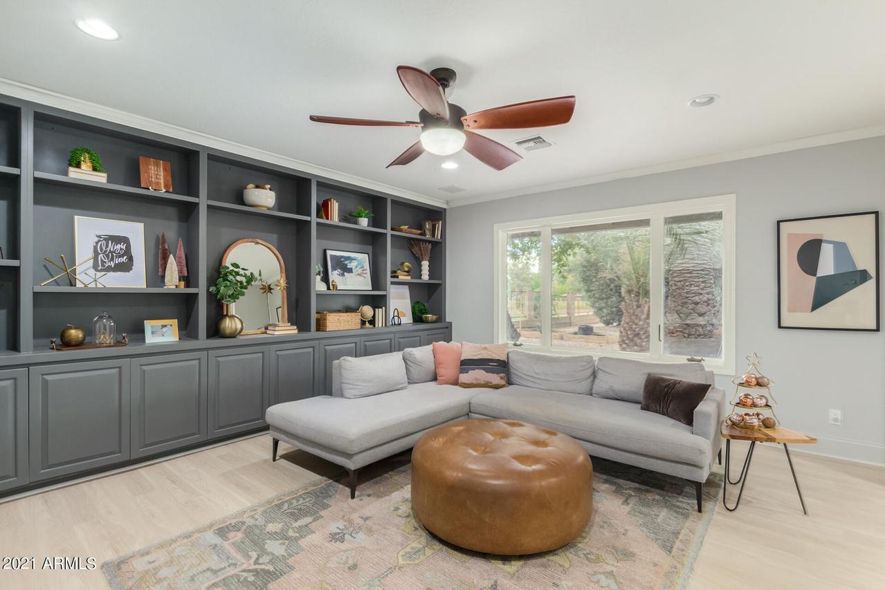 813 W Gleneagles Dr., Phoenix, AZ 85023