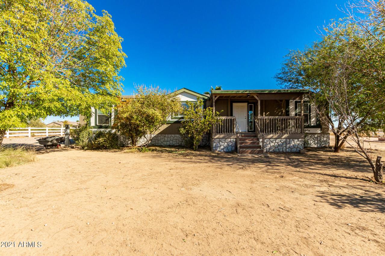 28707 N 205th Dr., Wittmann, AZ 85361