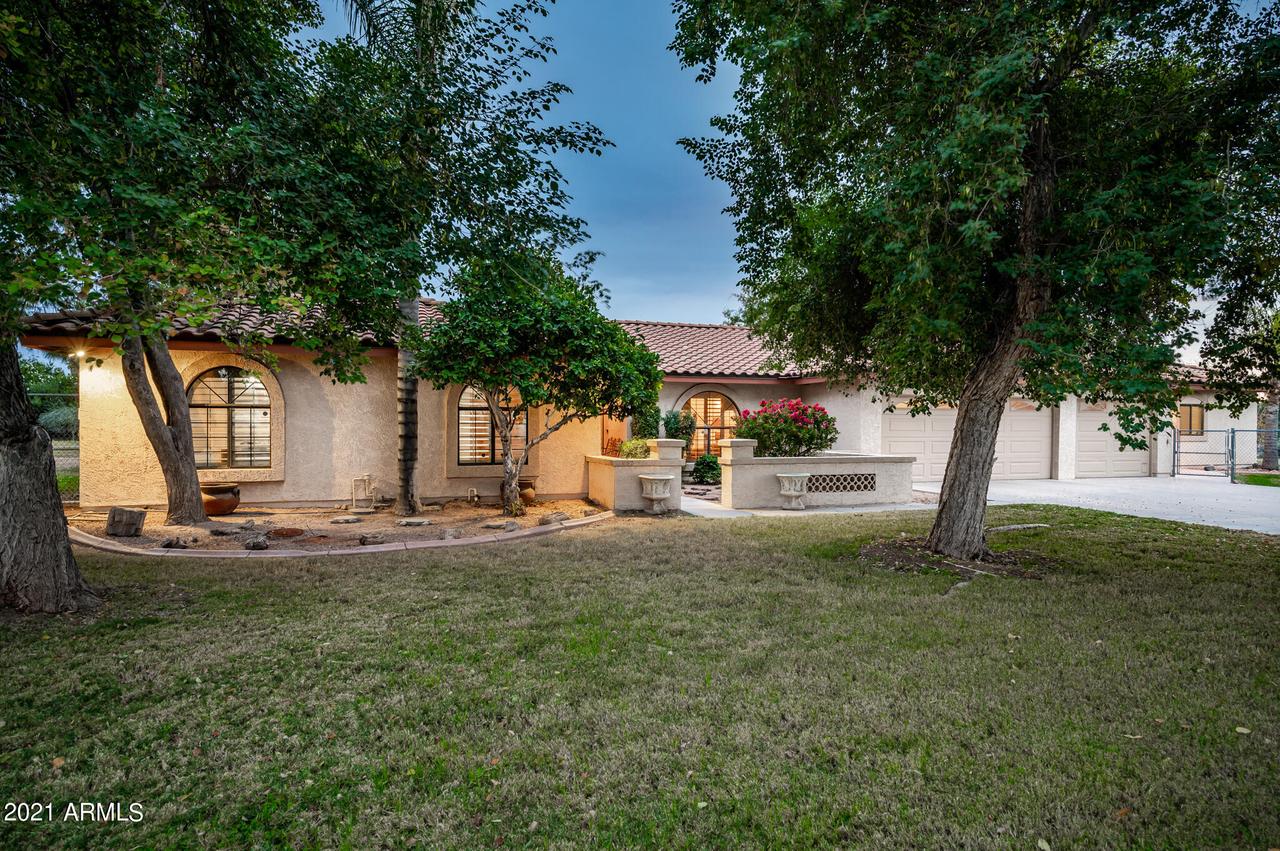 1735 N Rico Cir., Mesa, AZ 85213