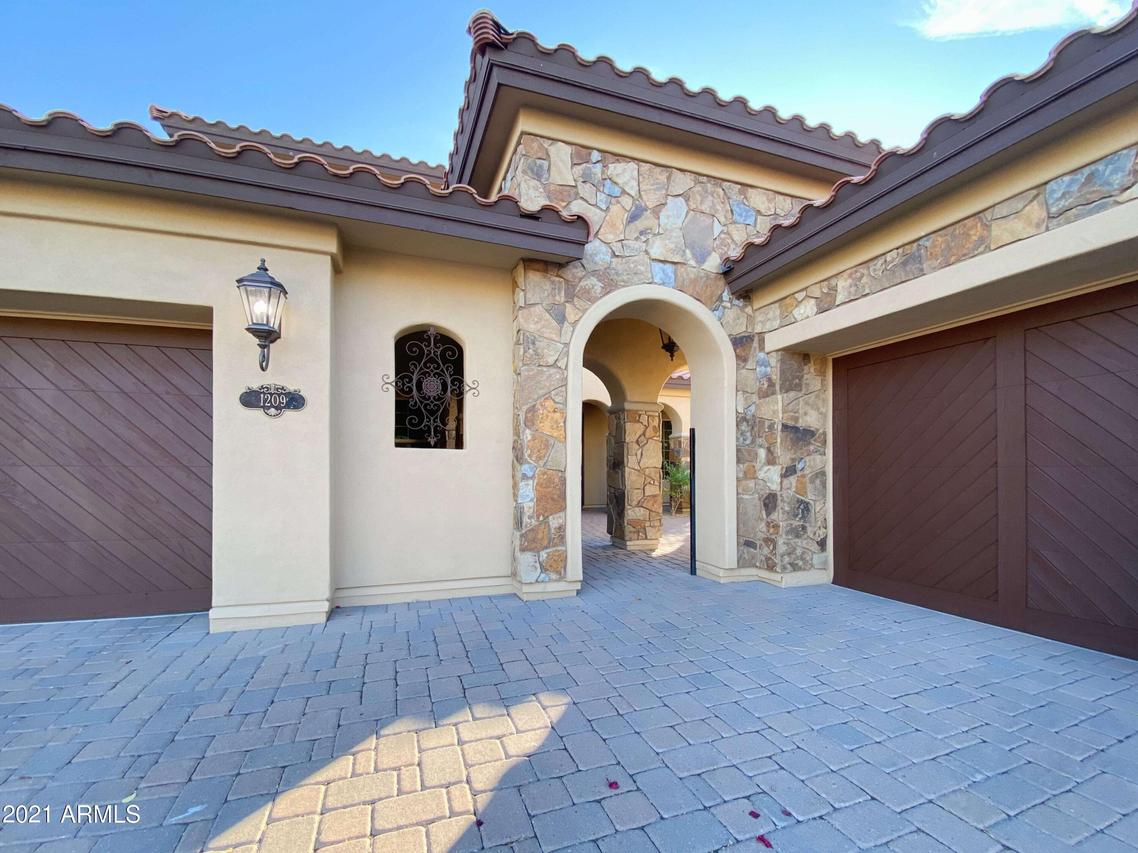 1209 E Moss St., Phoenix, AZ 85020