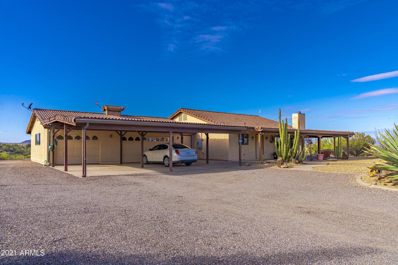 1310 Mountain Ridge Dr., Wickenburg, AZ 85390