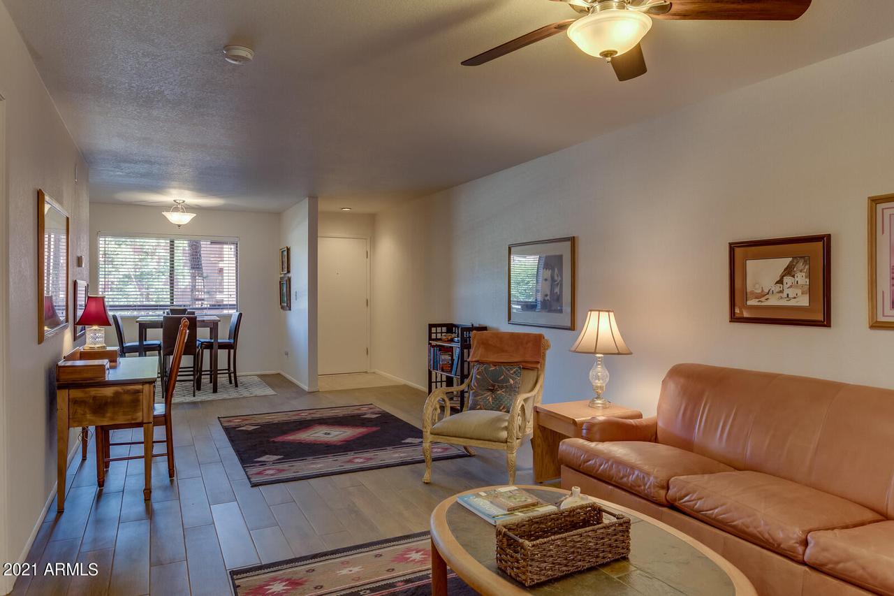 12212 N Paradise Village Pkwy. #204, Phoenix, AZ 85032