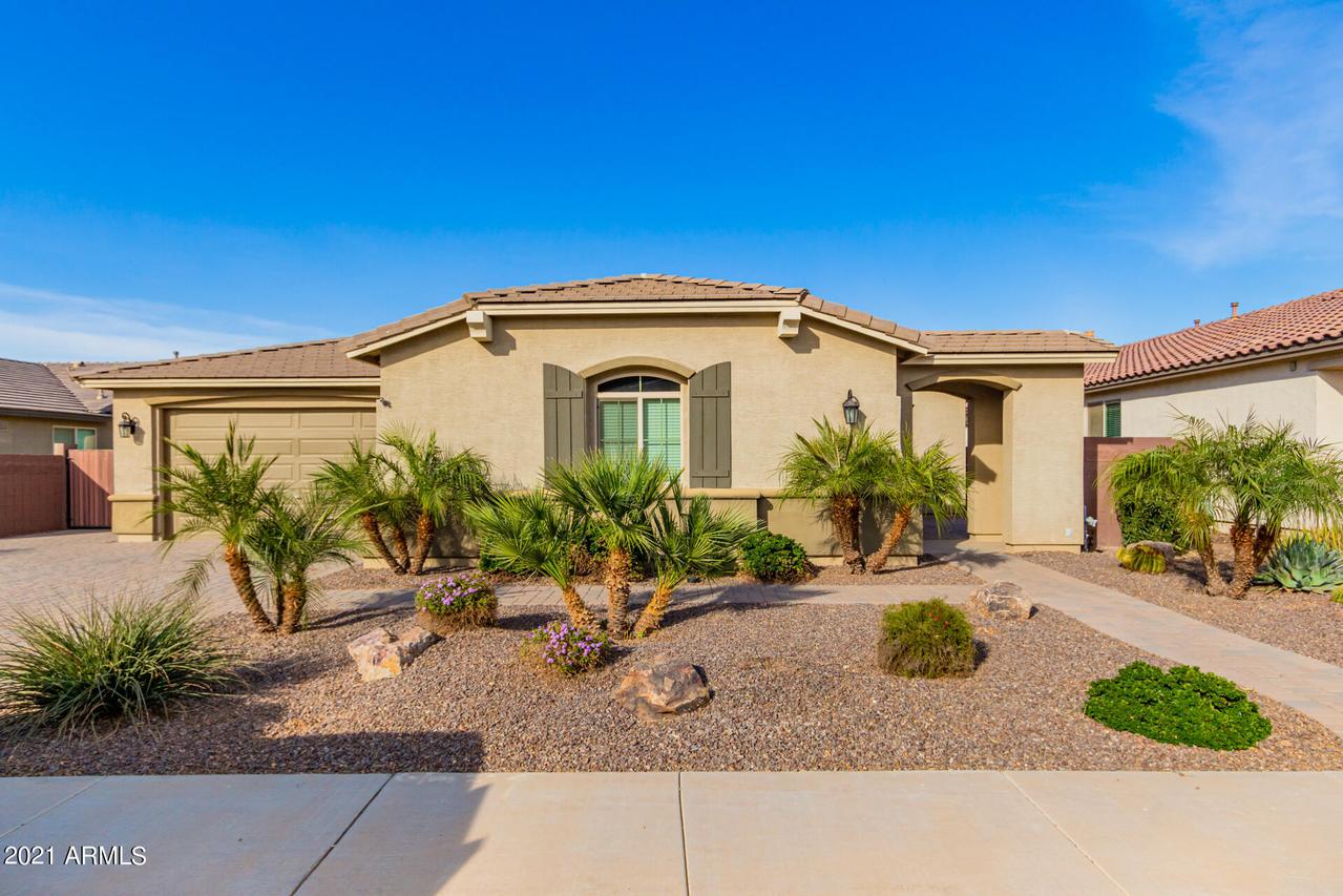 852 W Coffee Tree Ave., San Tan Valley, AZ 85140