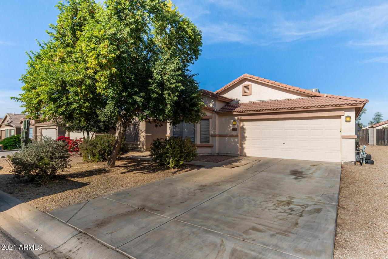 1372 E Vernoa St., San Tan Valley, AZ 85140