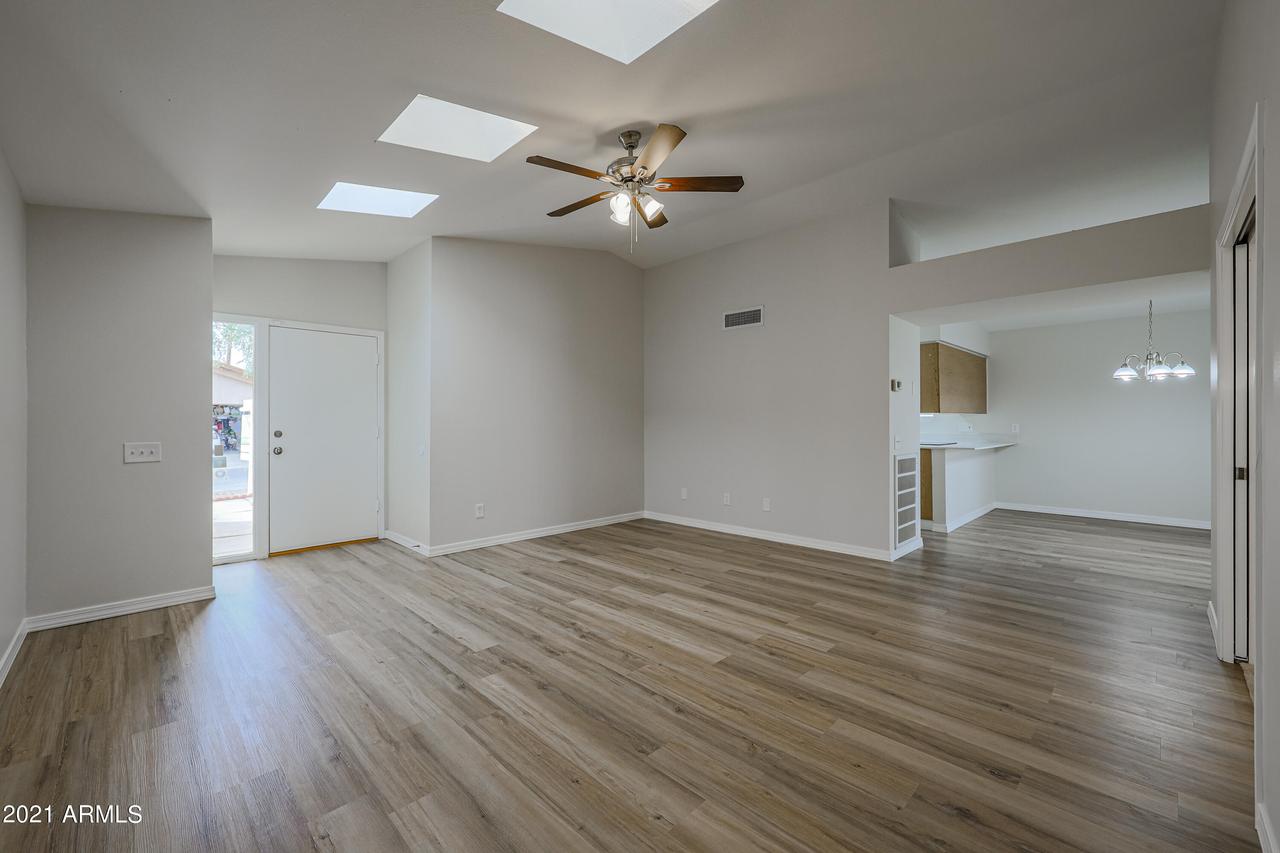 11119 N 82nd Ln., Peoria, AZ 85345
