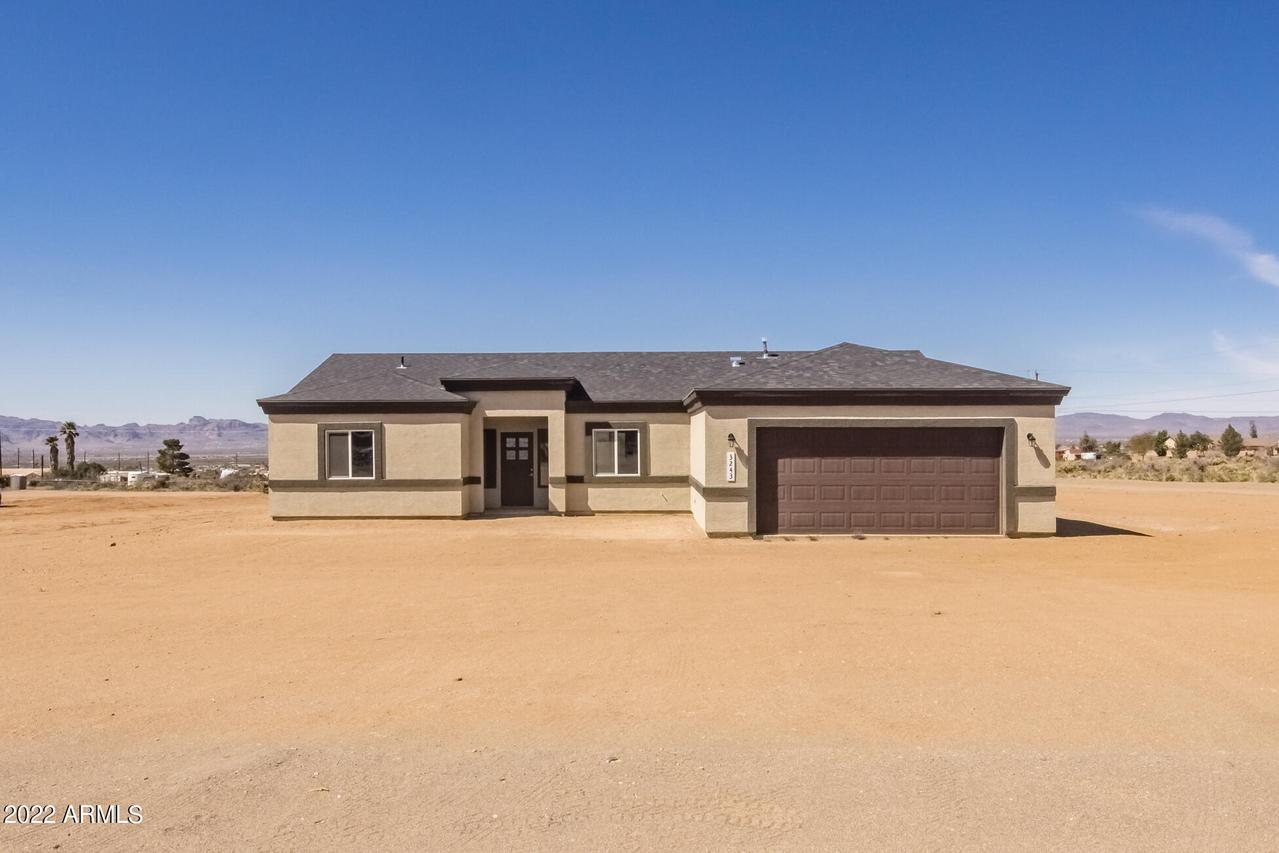 3243 N Kaba Rd., Golden Valley, AZ 86413