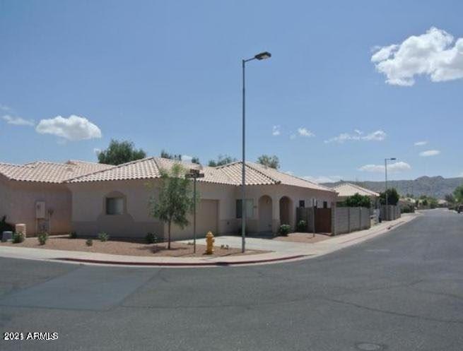 2605 E Sunland Ave., Phoenix, AZ 85040