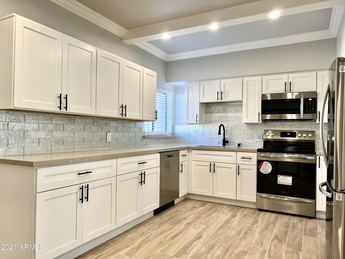 351 E Thomas Rd. #D305, Phoenix, AZ 85012