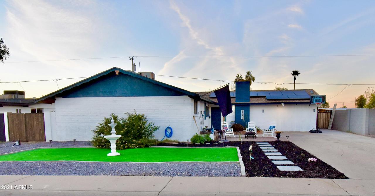2952 W Port Royale Ln., Phoenix, AZ 85053