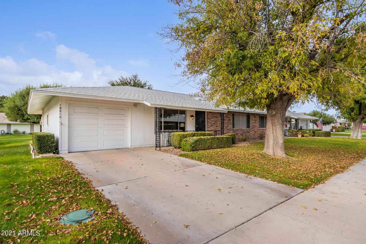 19210 N Signal Butte Cir., Sun City, AZ 85373