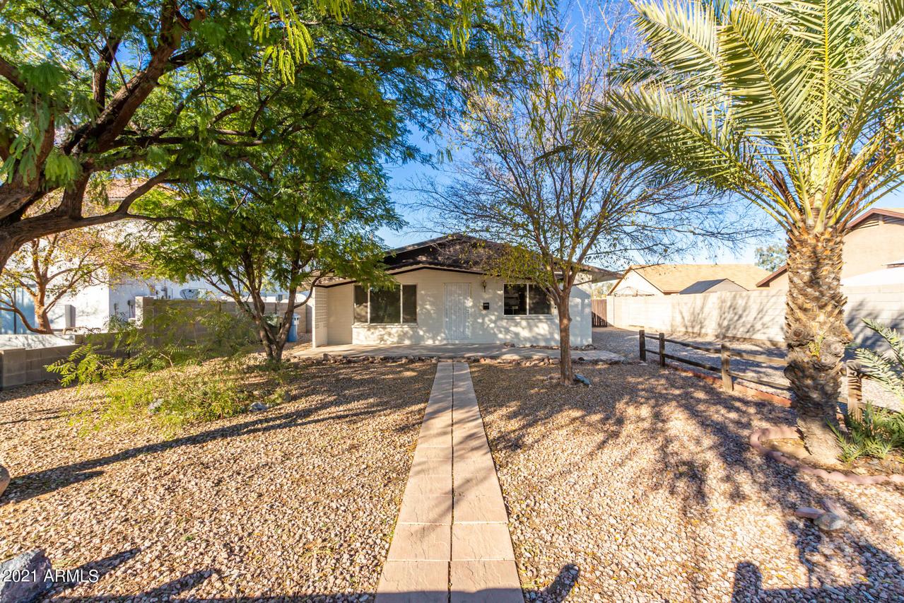 2936 E Beck Ln., Phoenix, AZ 85032