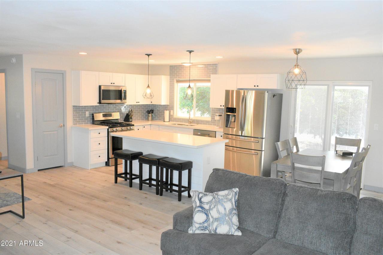 802 S 82nd Way, Mesa, AZ 85208