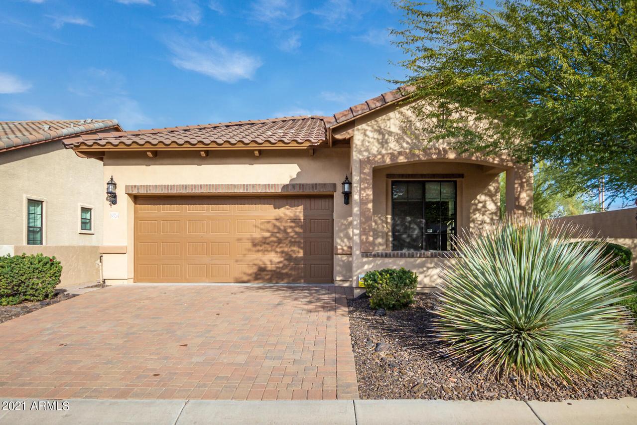 8526 E Indigo St., Mesa, AZ 85207