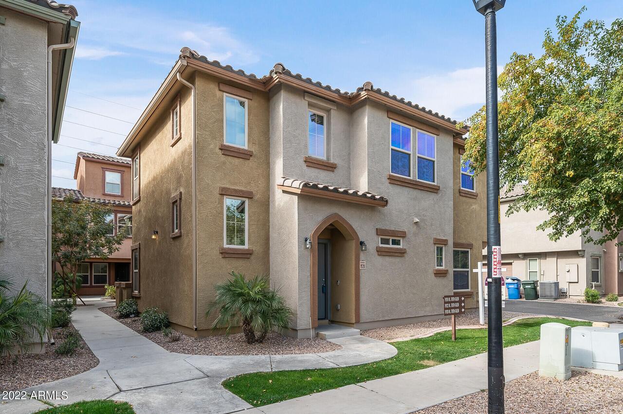 1920 N 78th Glen, Phoenix, AZ 85035