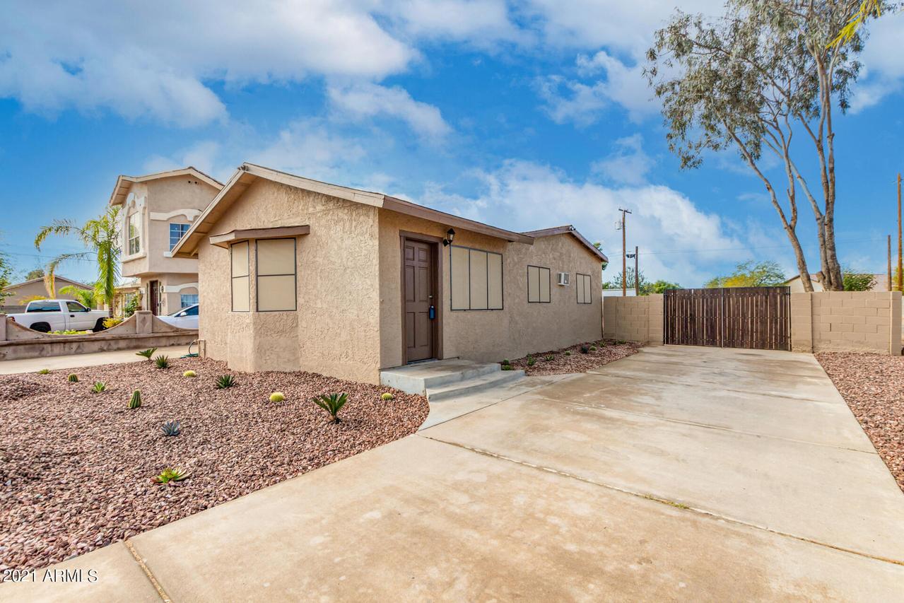 305 E 3rd Ave., Buckeye, AZ 85326