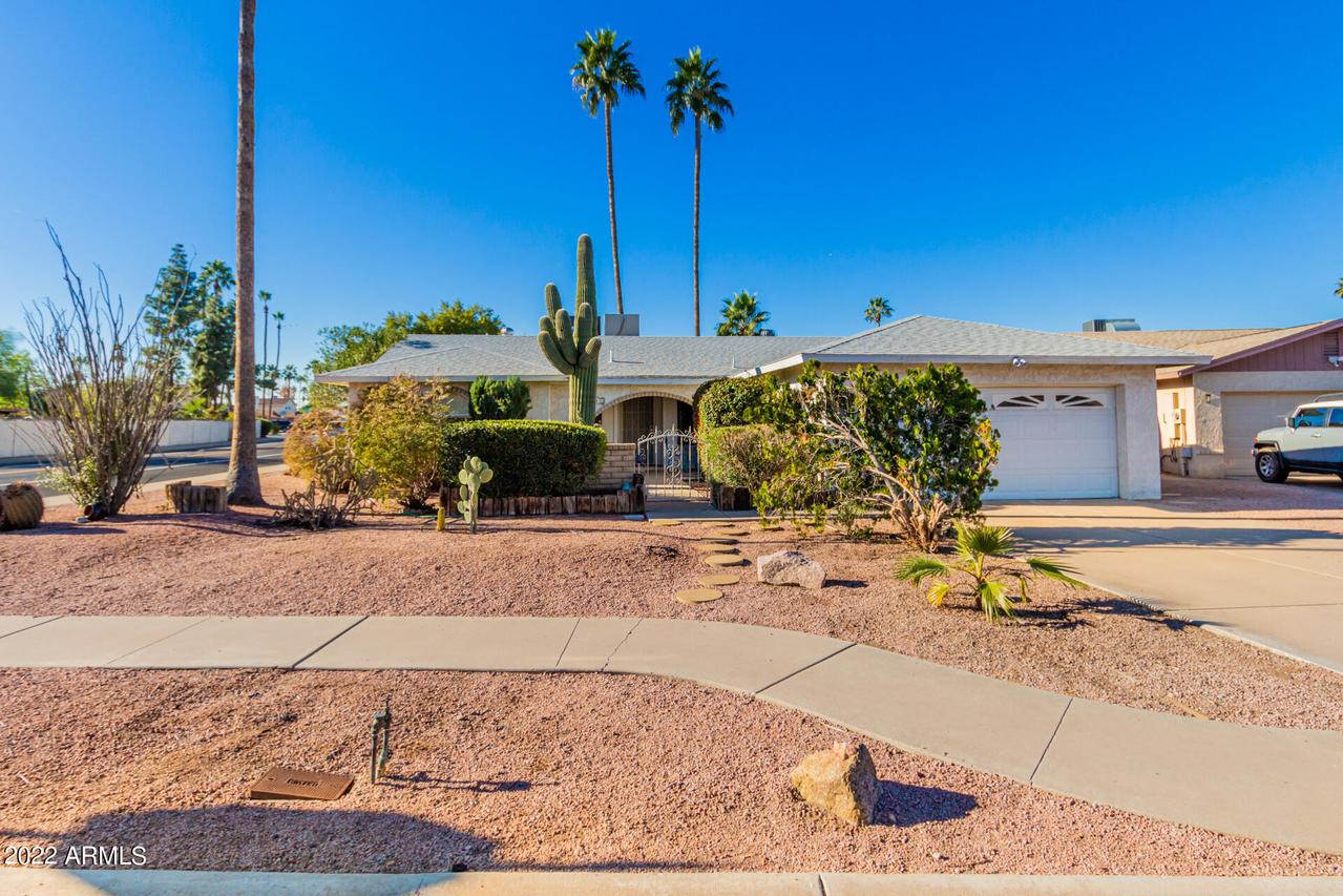 2136 S Estrella Cir., Mesa, AZ 85202