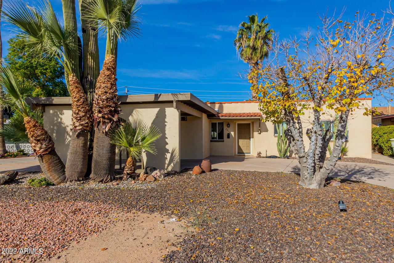 2216 W Shaw Butte Dr., Phoenix, AZ 85029