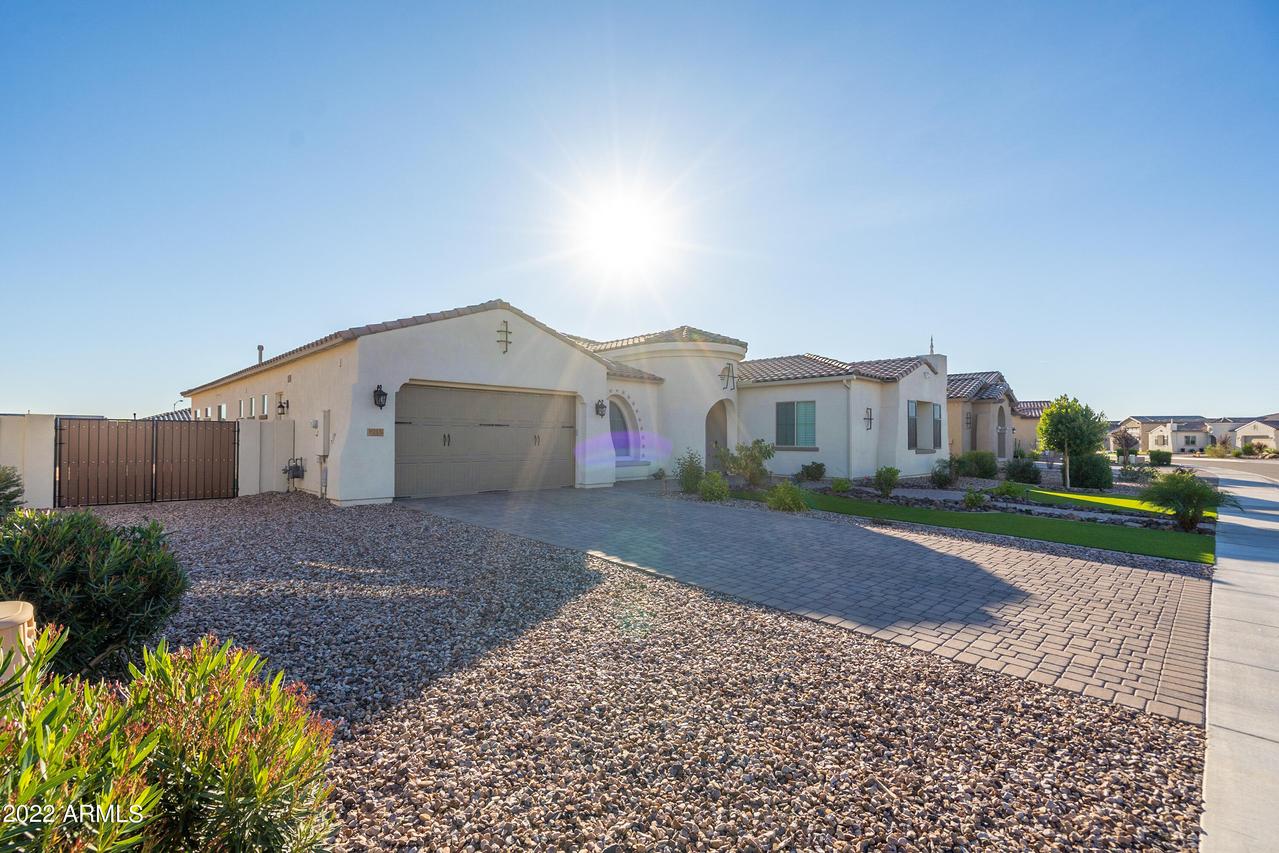 9213 W Patrick Ln., Peoria, AZ 85383
