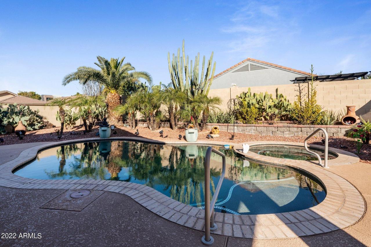 13994 W Port Royale Ln., Surprise, AZ 85379