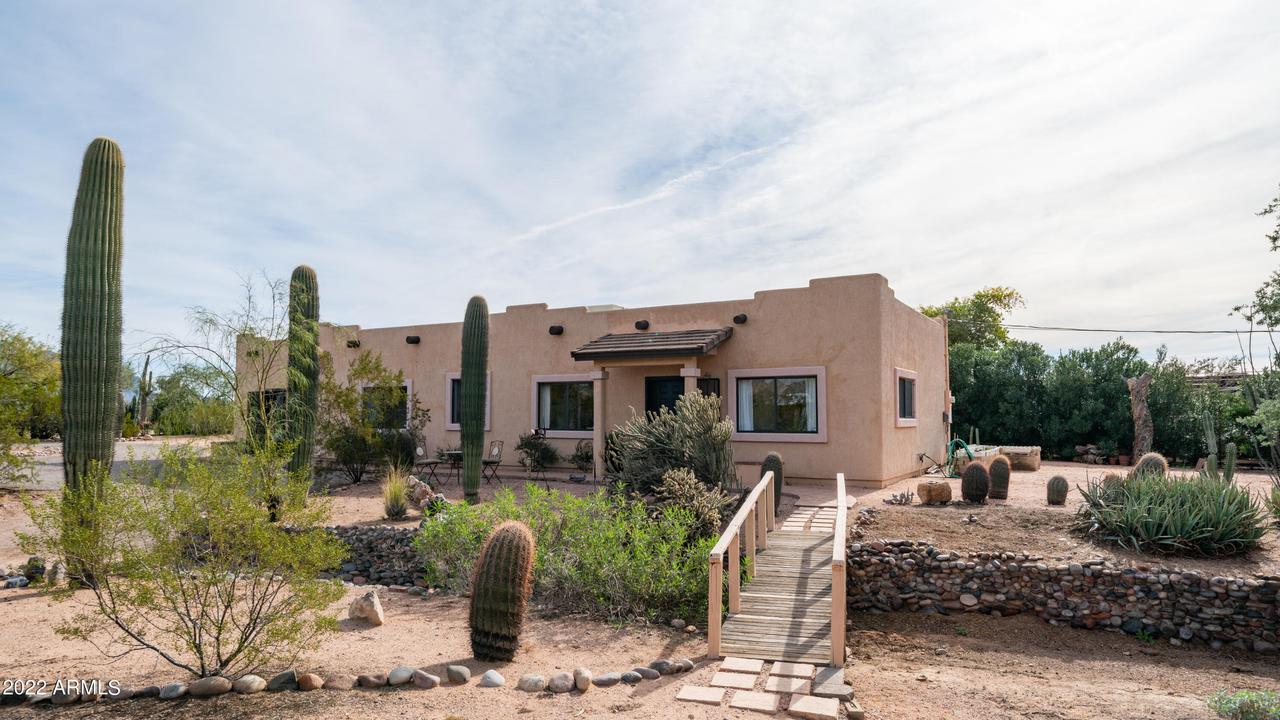 2335 N Valley Dr., Apache Junction, AZ 85120