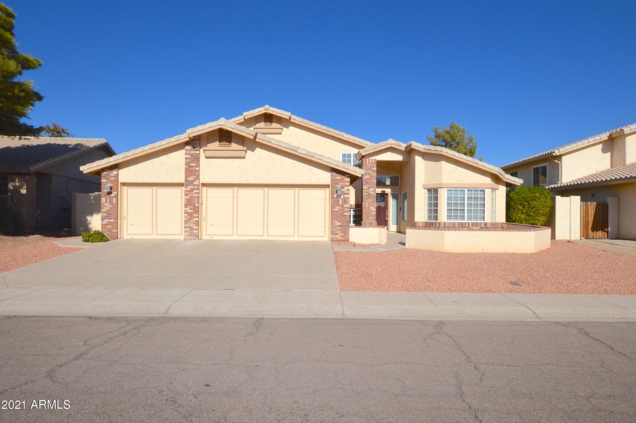 2718 E Bighorn Ave., Phoenix, AZ 85048