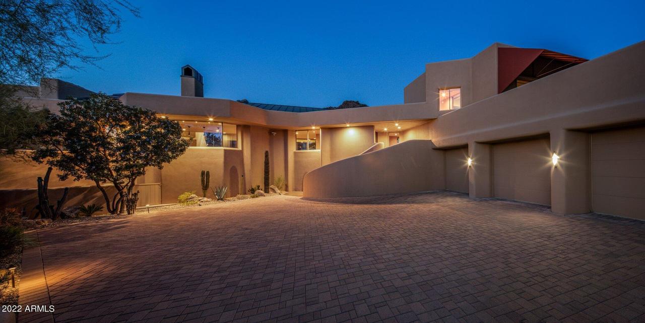 2564 E Ocotillo Rd., Phoenix, AZ 85016