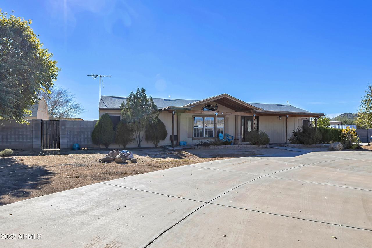 2731 W Saber Rd., Phoenix, AZ 85086
