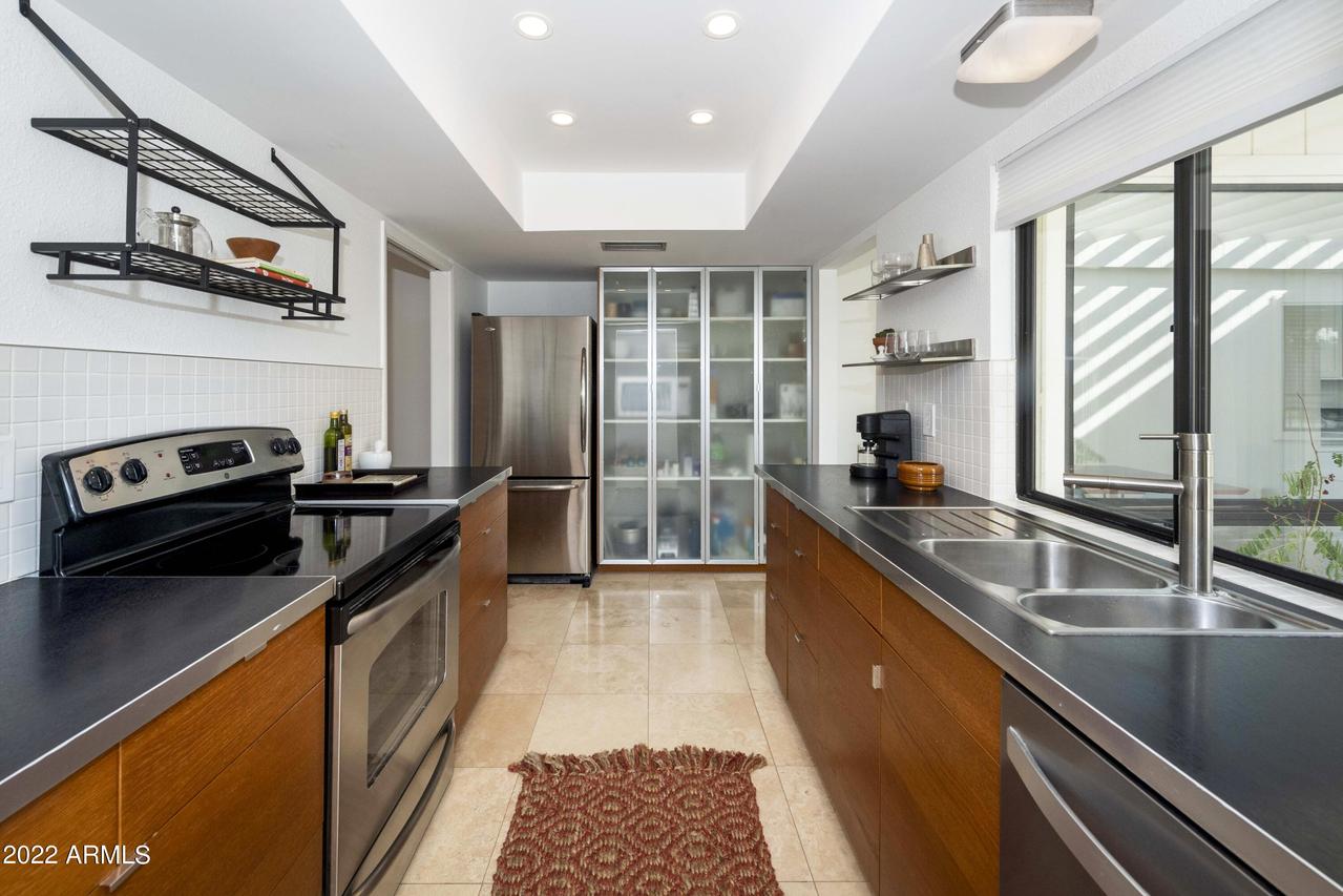 932 W Solcito Ln., Phoenix, AZ 85013