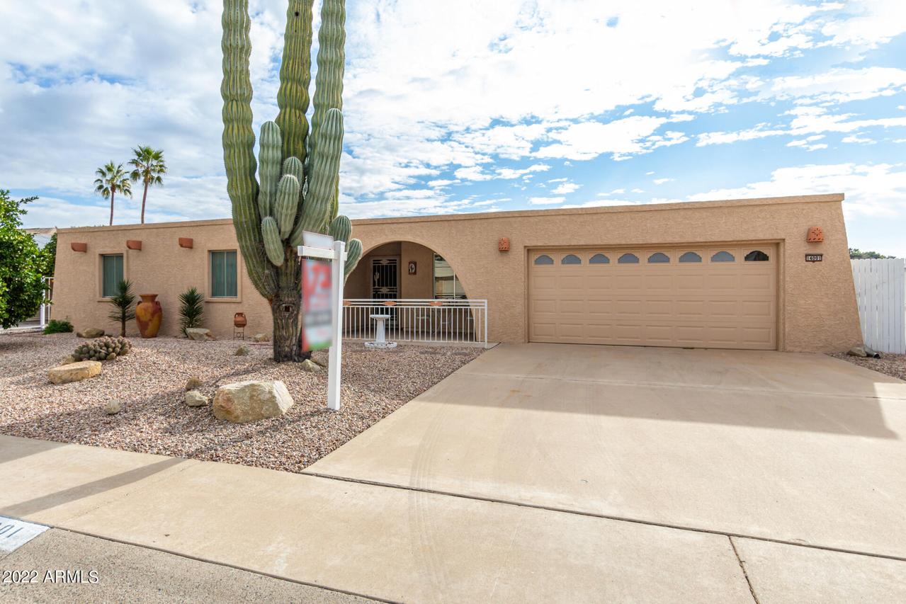 14001 N Whispering Lake Dr., Sun City, AZ 85351