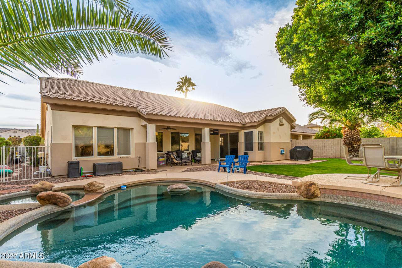 8582 W Mohawk Ln., Peoria, AZ 85382