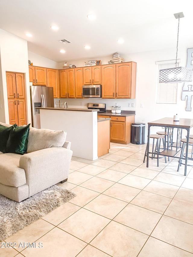 2215 W Via Caballo Blanco, Phoenix, AZ 85085