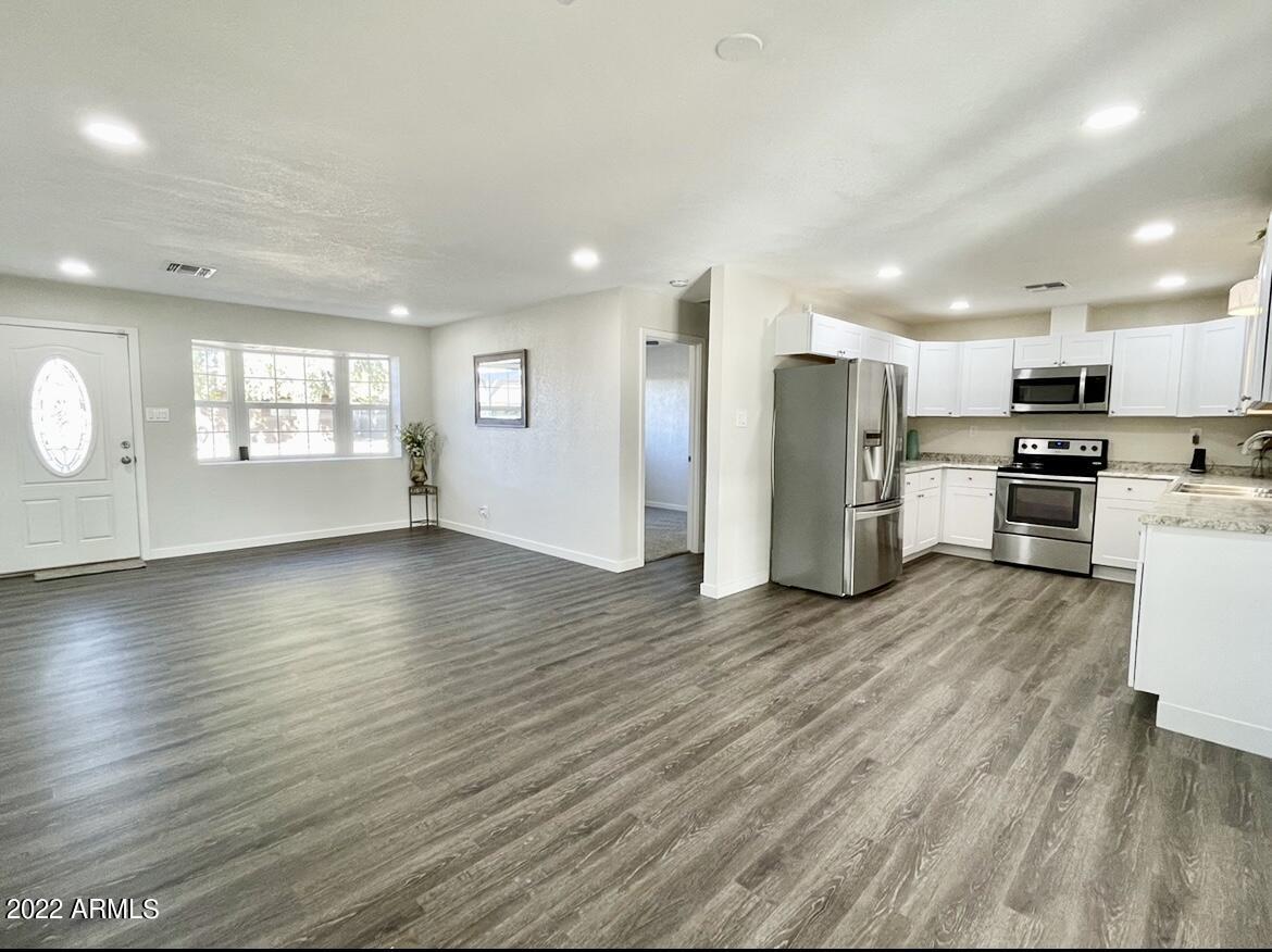 3943 W Royal Palm Rd., Phoenix, AZ 85051