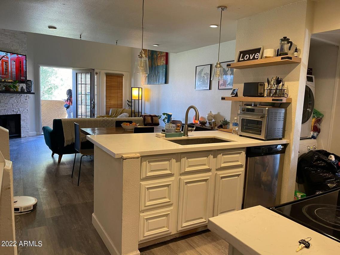 4901 S Calle Los Cerros Dr. #220, Tempe, AZ 85282